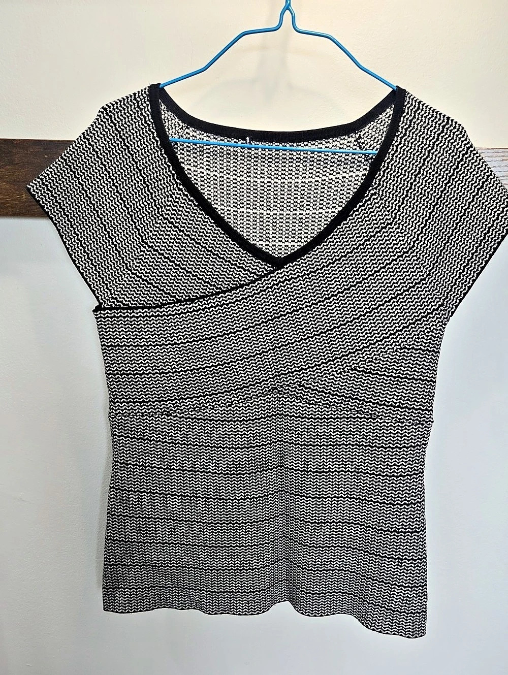 Black & White Geometric Short Sleeve Top